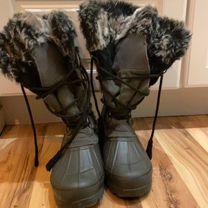 Khombu faux fur snow boots